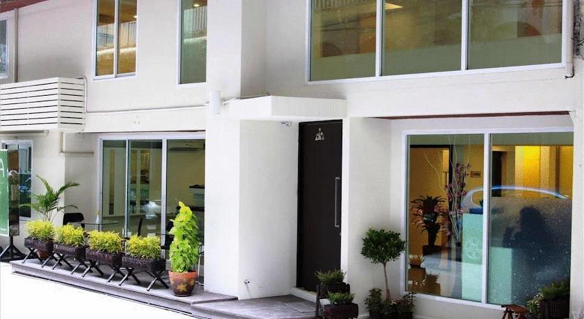 Nantra De Comfort Bangkok Buitenkant foto