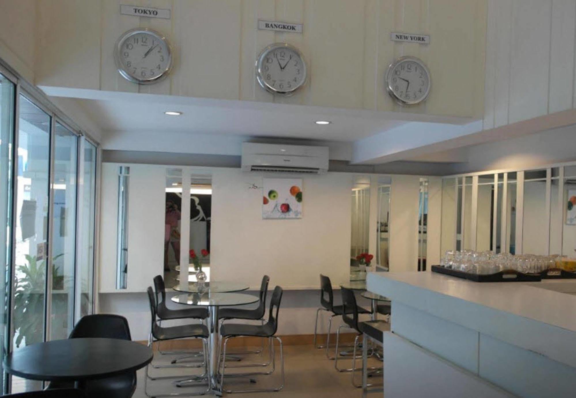 Nantra De Comfort Bangkok Buitenkant foto