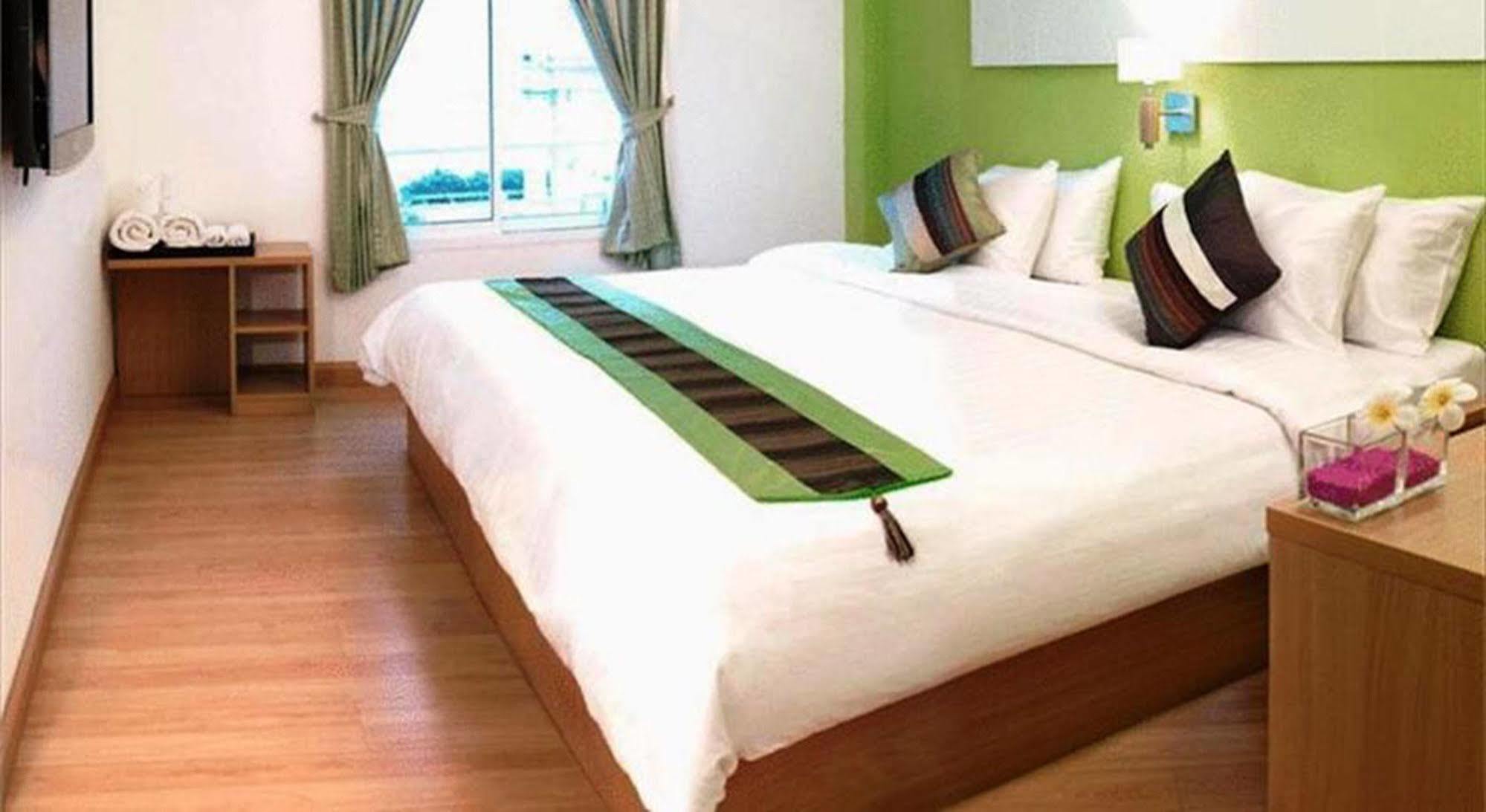 Nantra De Comfort Bangkok Buitenkant foto