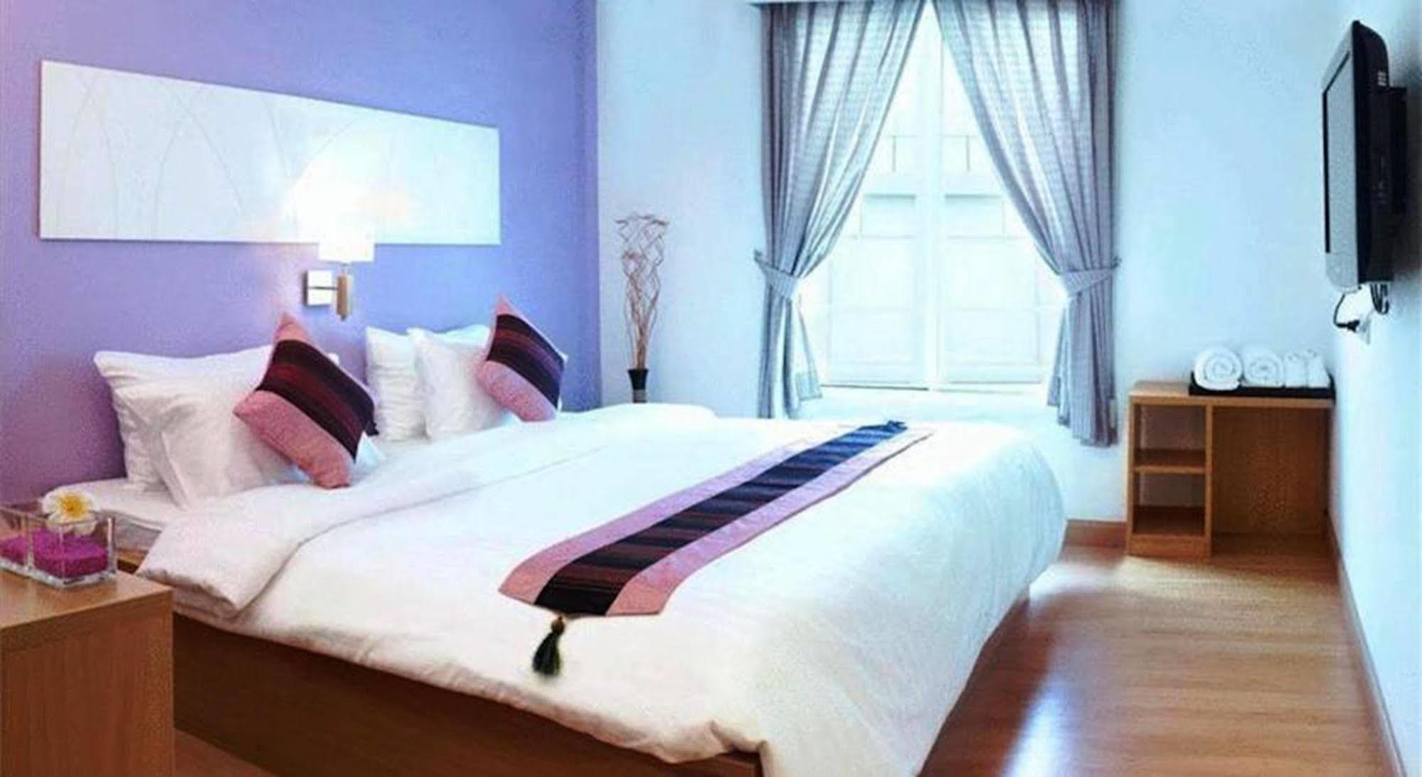 Nantra De Comfort Bangkok Buitenkant foto